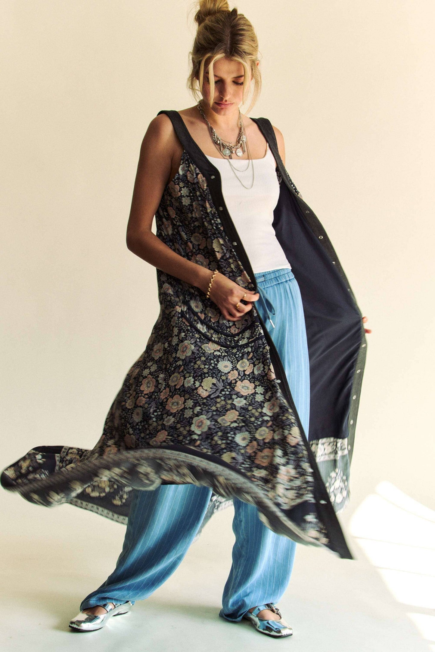FLORAL BORDER PRINTED V NECK SLEEVELESS MAXI DRESS