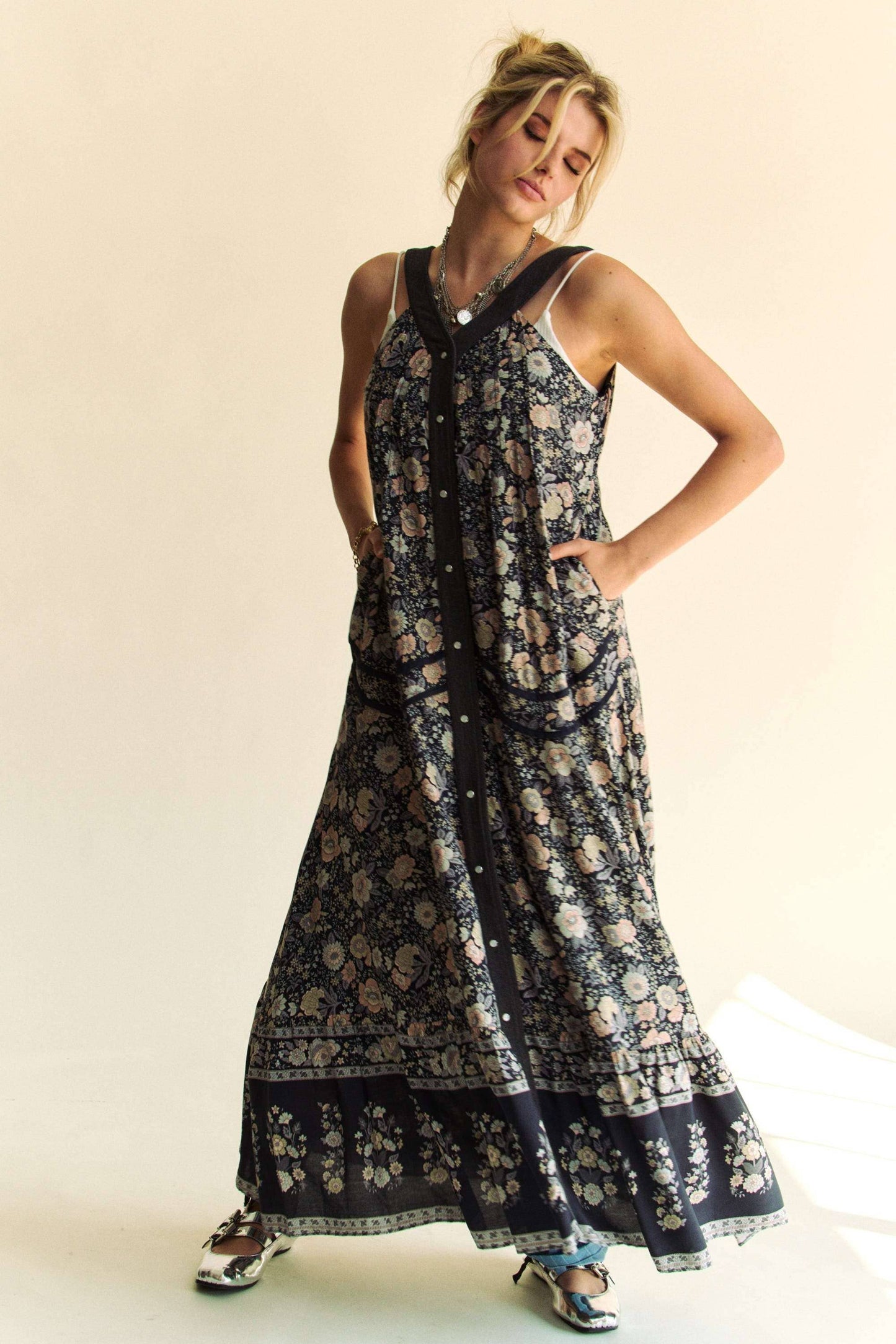 FLORAL BORDER PRINTED V NECK SLEEVELESS MAXI DRESS
