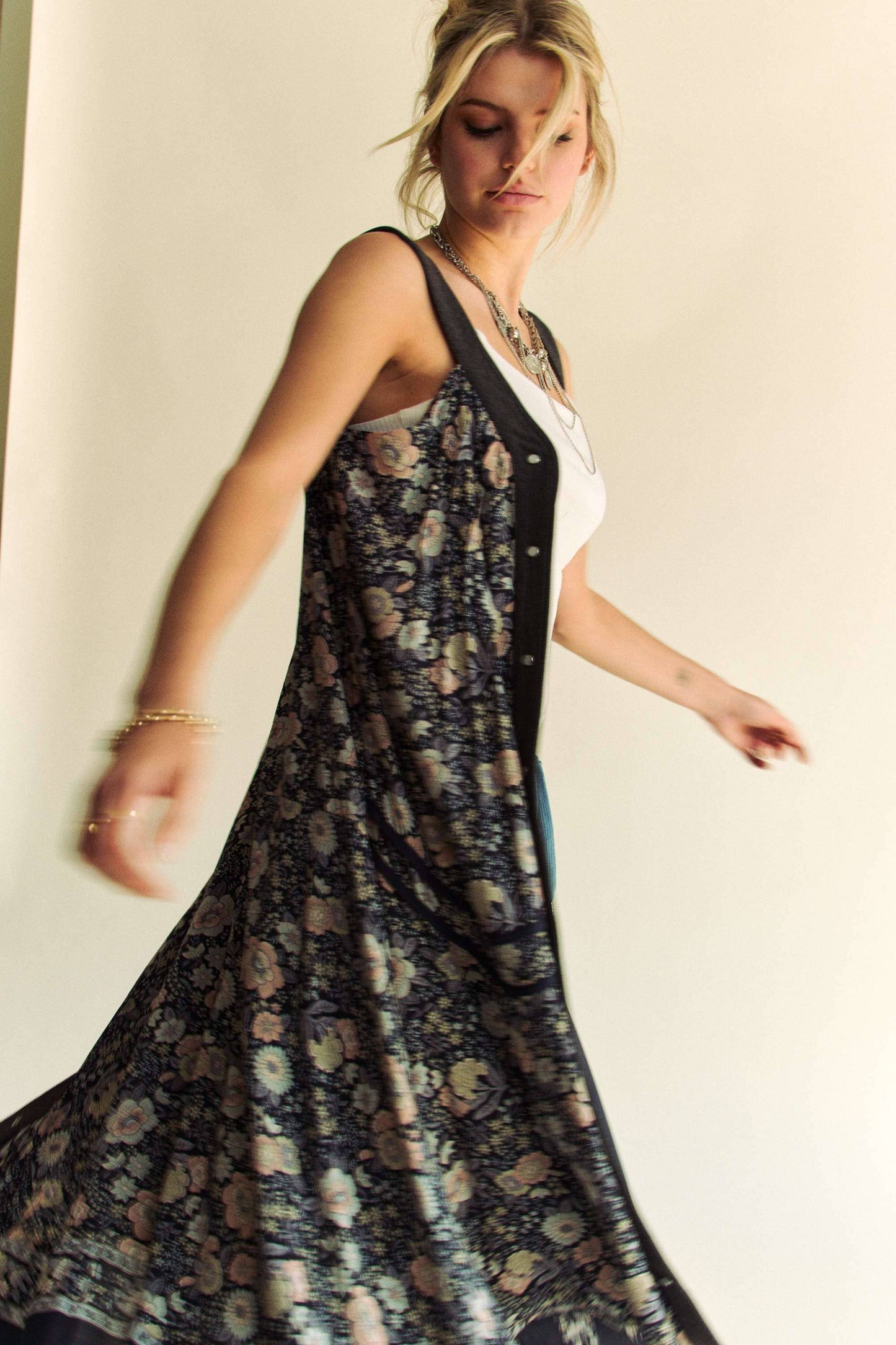 FLORAL BORDER PRINTED V NECK SLEEVELESS MAXI DRESS