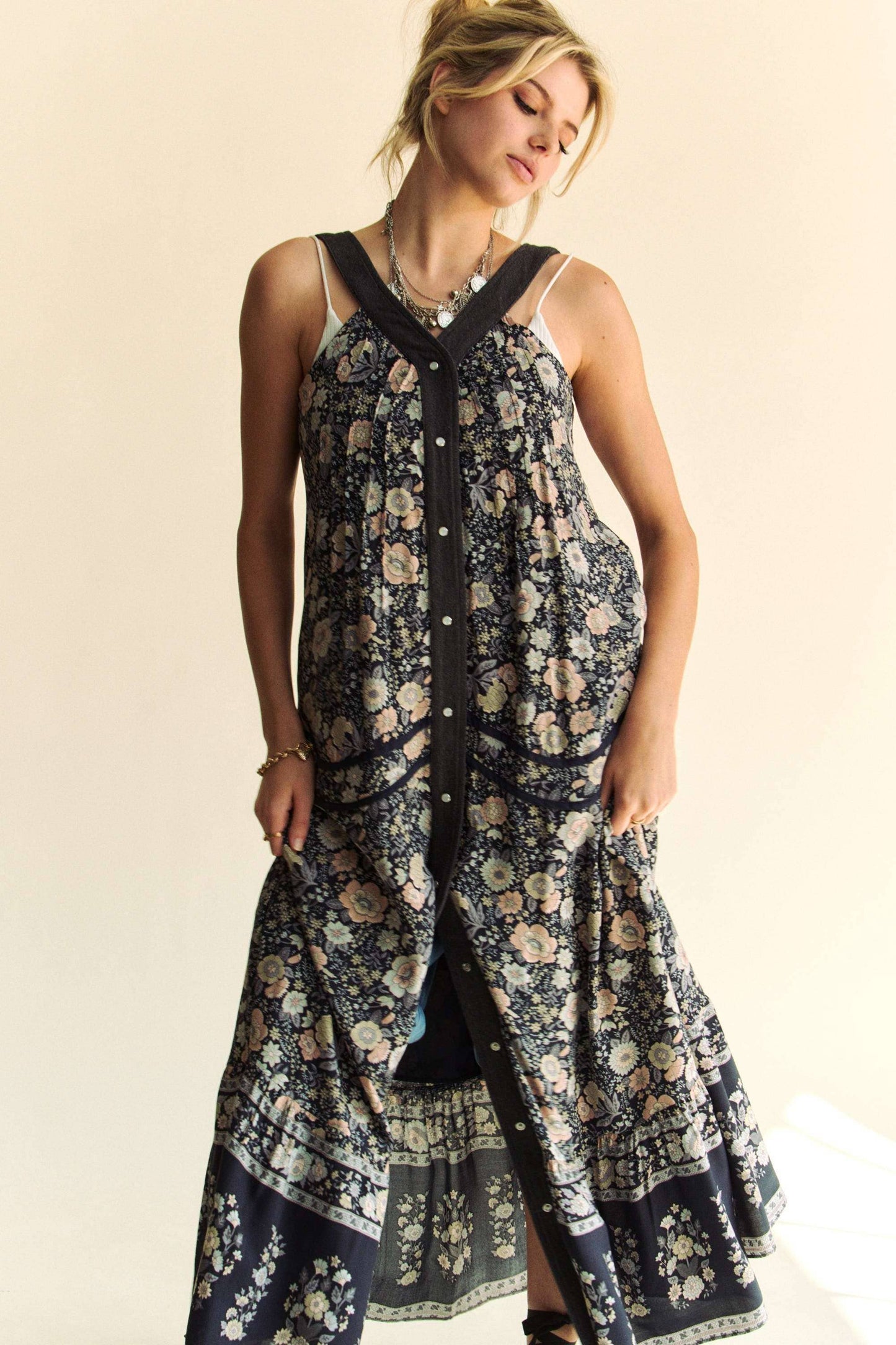 FLORAL BORDER PRINTED V NECK SLEEVELESS MAXI DRESS