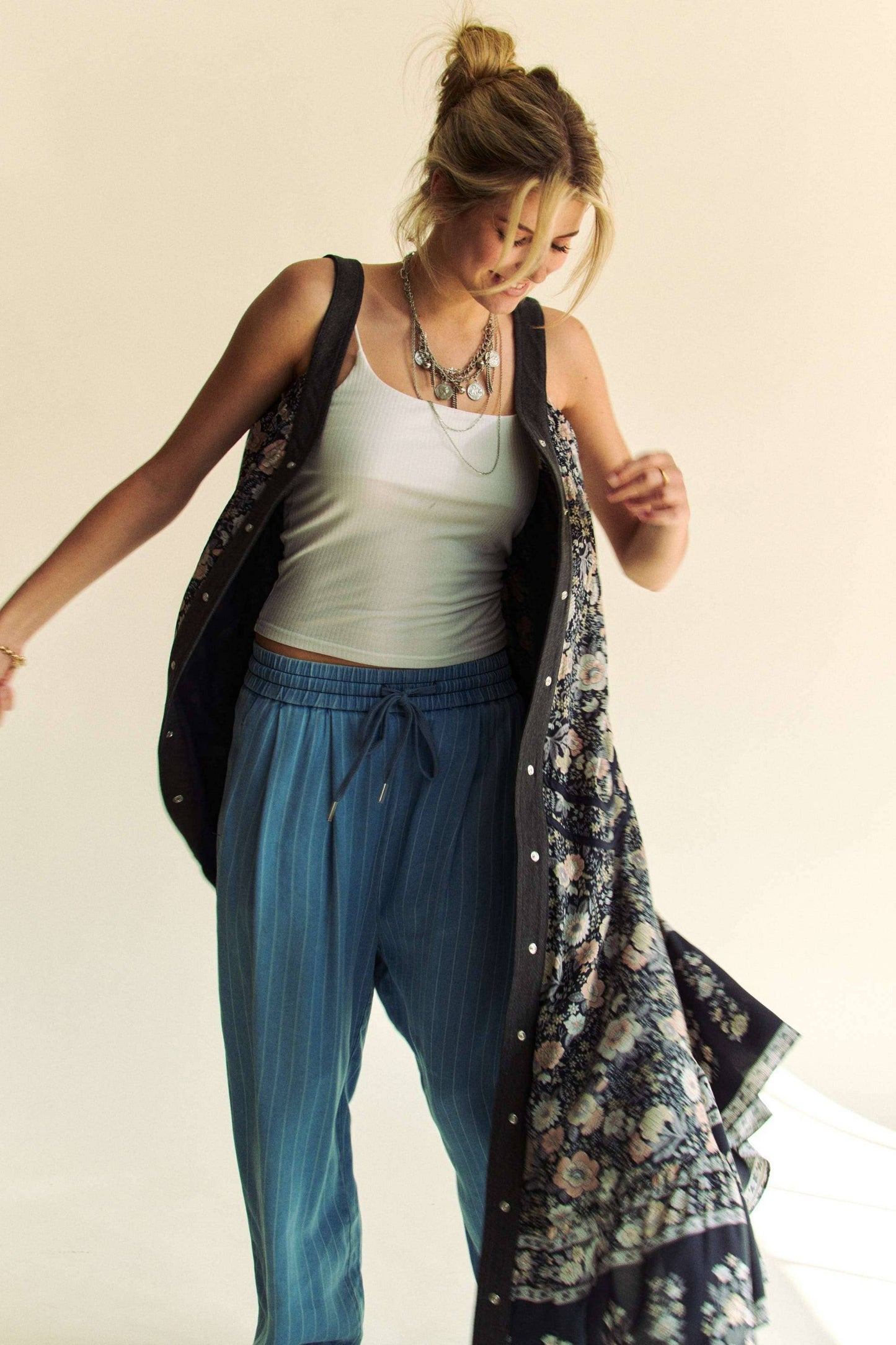 FLORAL BORDER PRINTED V NECK SLEEVELESS MAXI DRESS