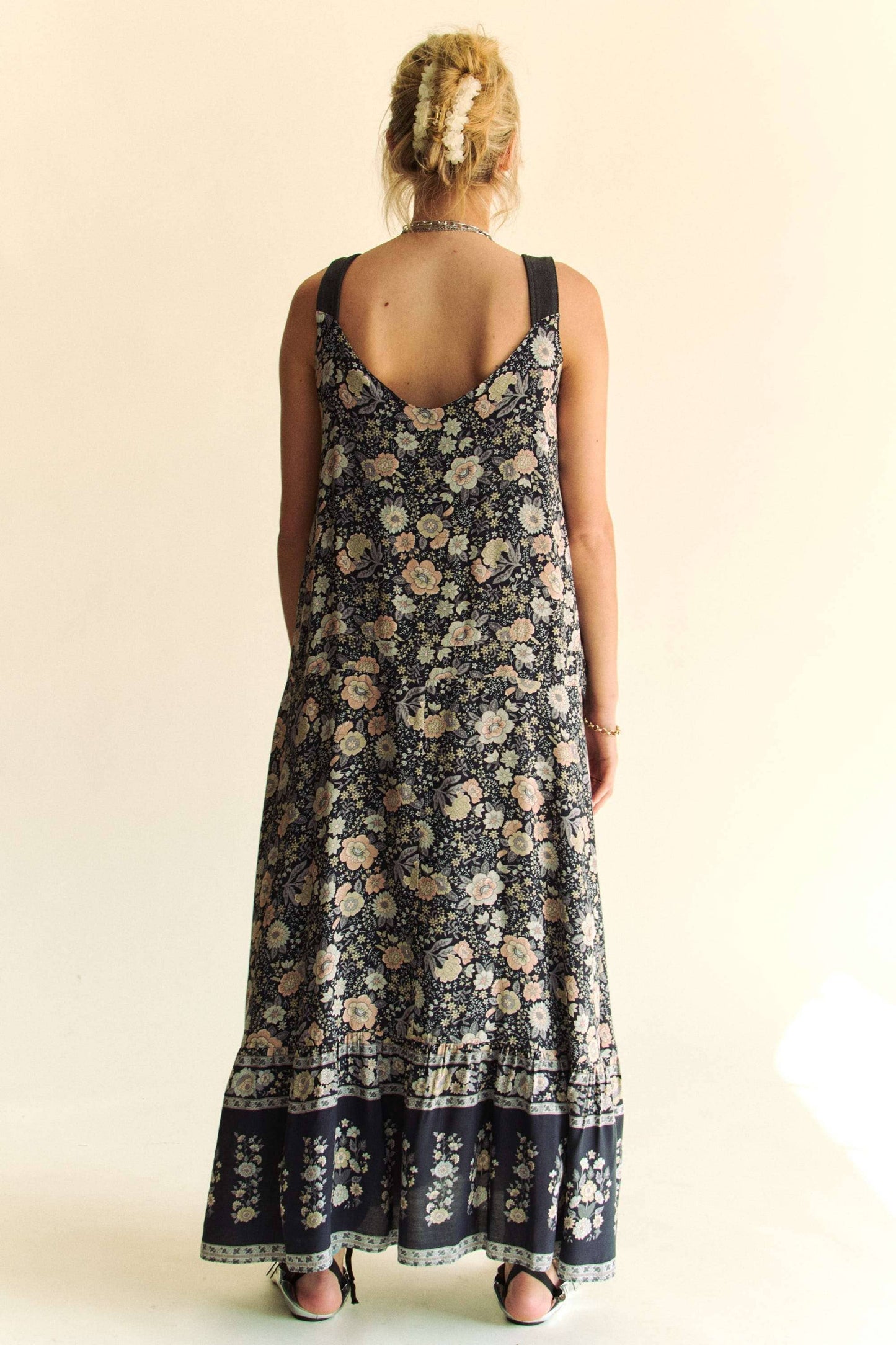 FLORAL BORDER PRINTED V NECK SLEEVELESS MAXI DRESS