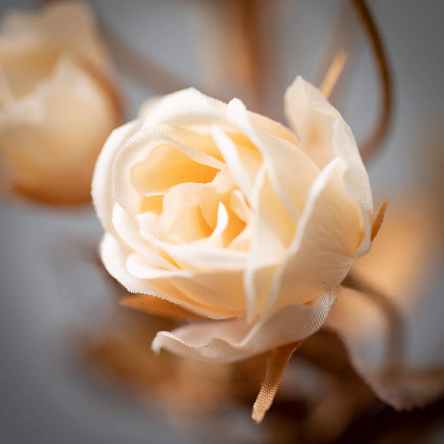 Cream Multi-Bloom Rose Spray