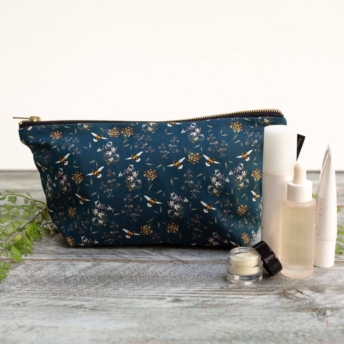 Bee & Honey Suckle Noir Wash Bag