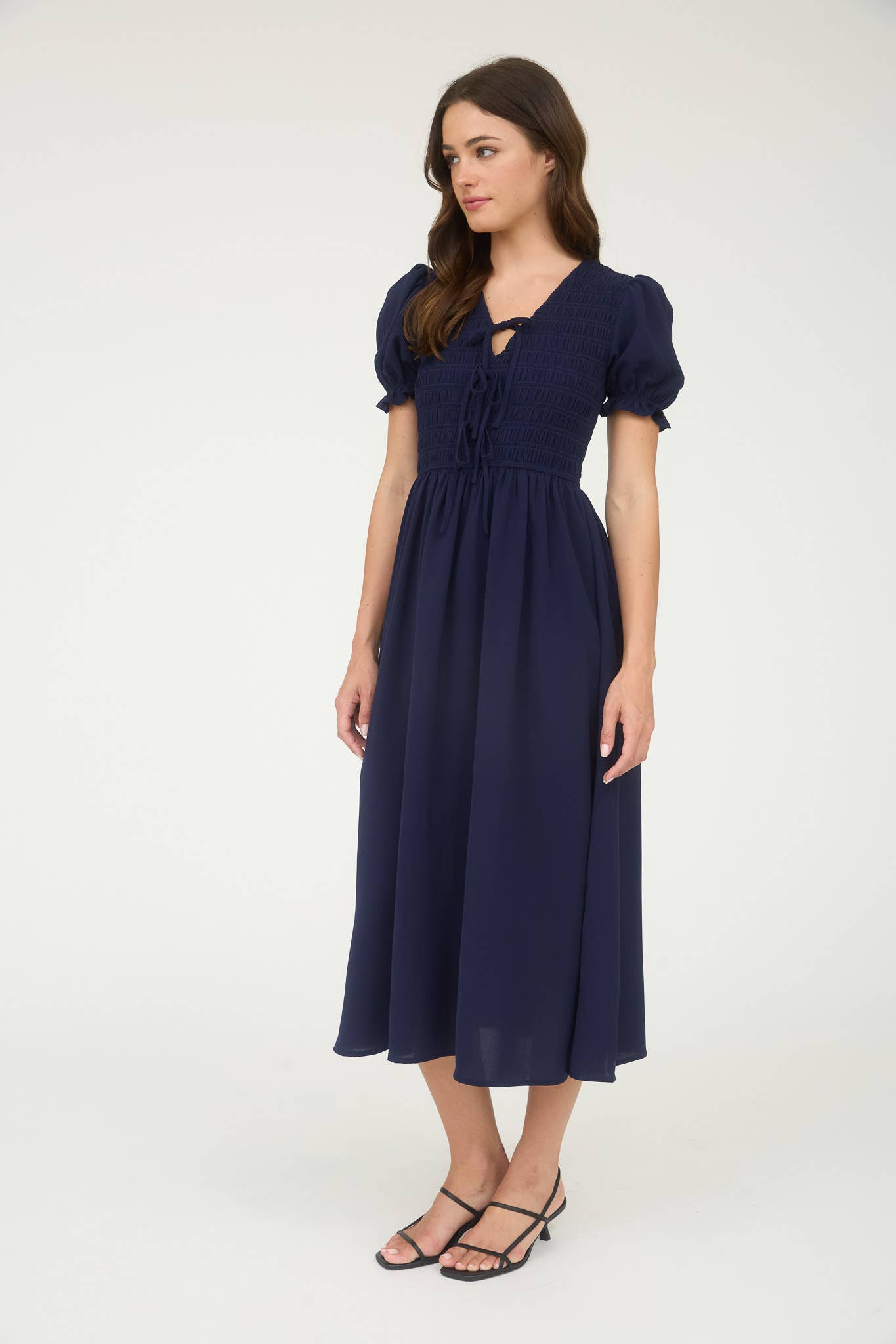 V NECK FRONT TIE SMOCKED PUFF SLEEVE MIDI DRESS