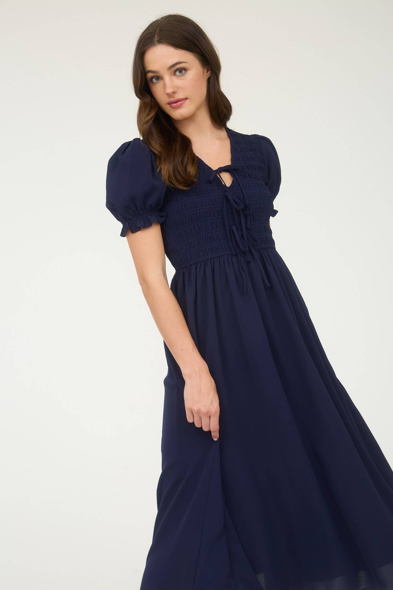 V NECK FRONT TIE SMOCKED PUFF SLEEVE MIDI DRESS