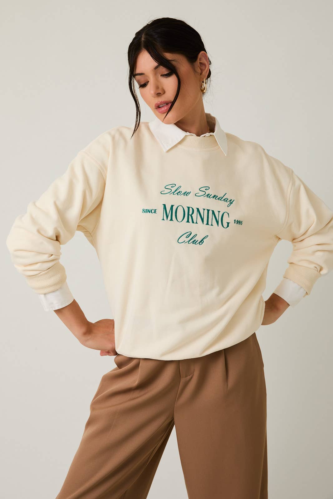 CREW NECK "SLOW SUNDAY MORNING CLUB" SWEATSHIRT