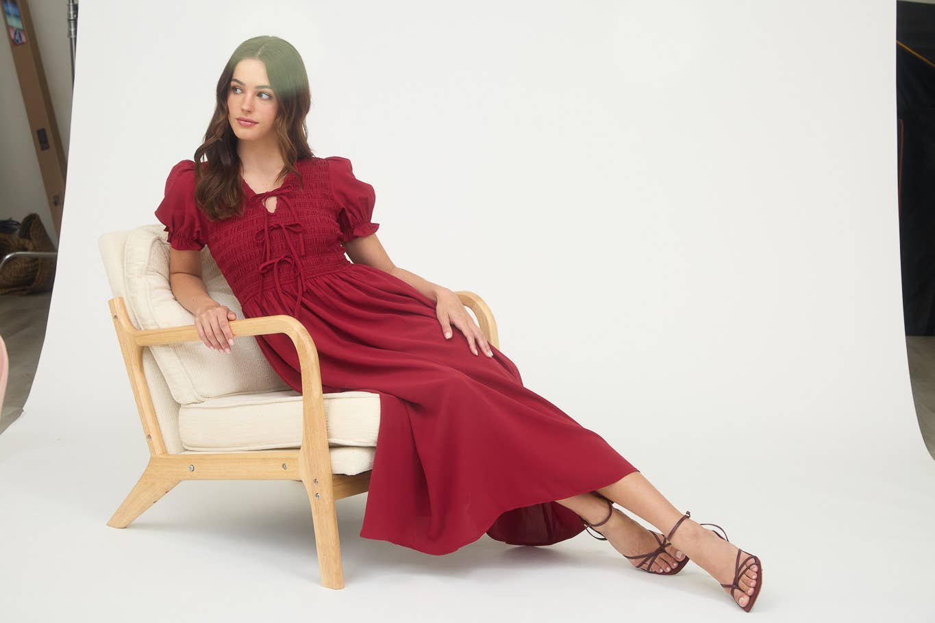 V NECK FRONT TIE SMOCKED PUFF SLEEVE MIDI DRESS