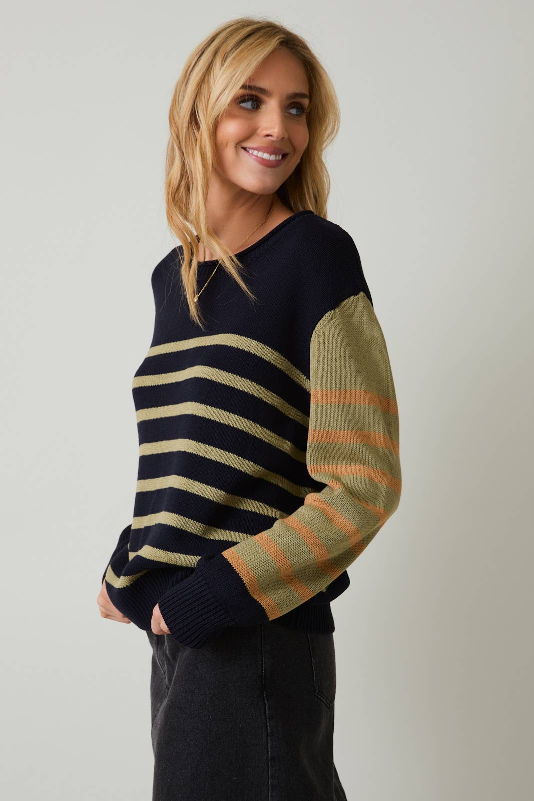 ROUND NECK LONG SLEEVE STRIPE LIGHT WEIGHT SWEATER