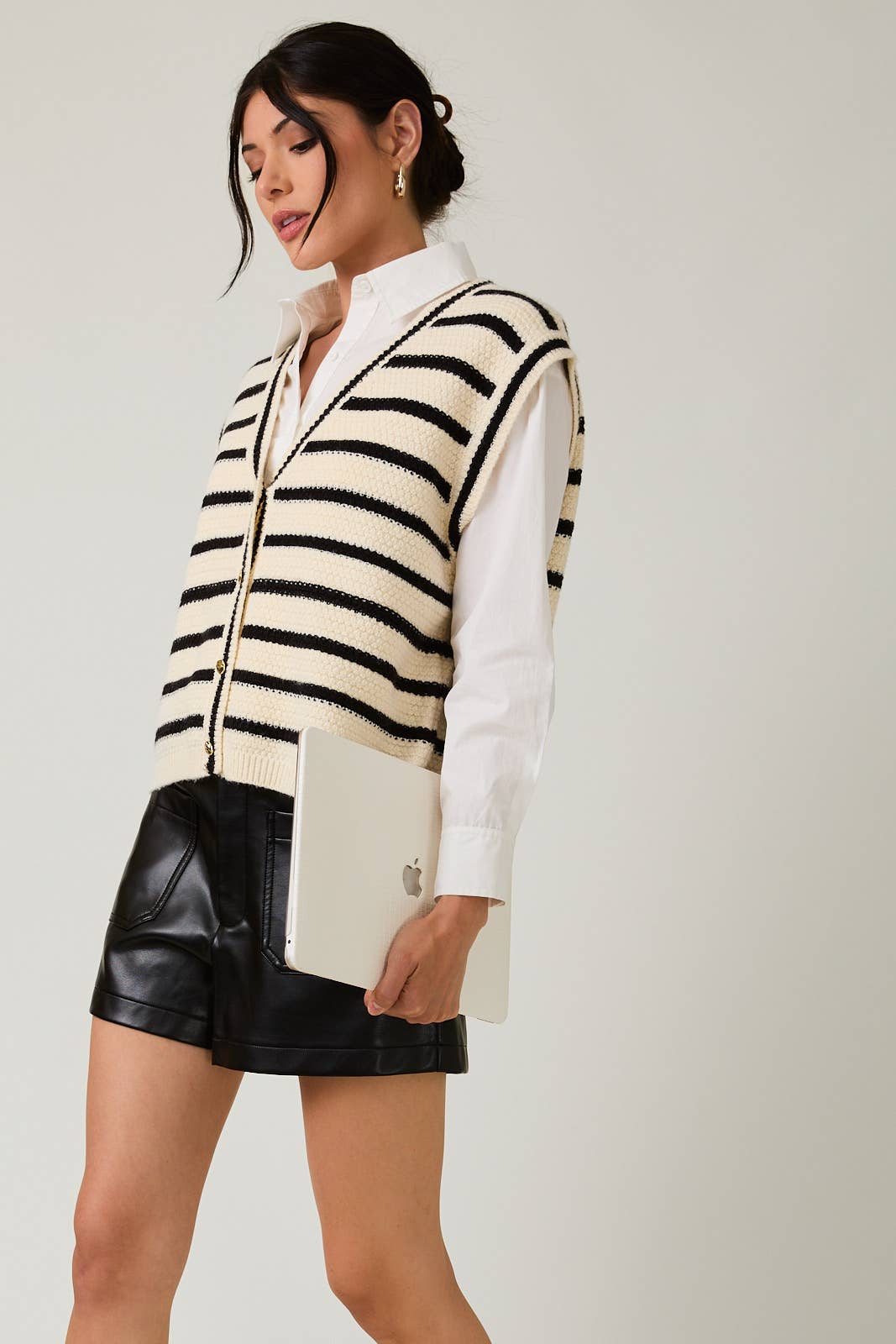 V-NECK BUTTON DOWN SLEEVELESS STRIPE SWEATER VEST