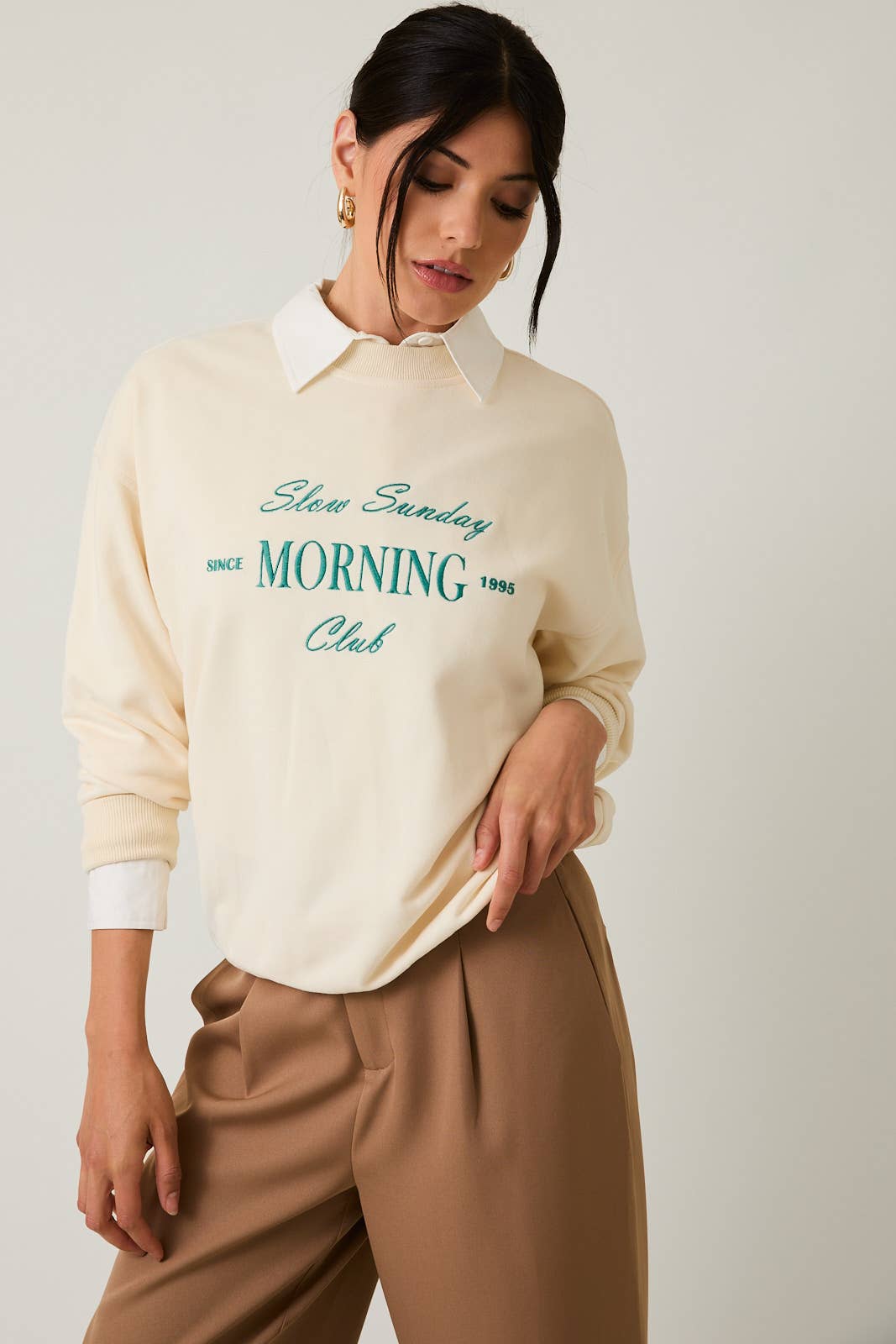 CREW NECK "SLOW SUNDAY MORNING CLUB" SWEATSHIRT