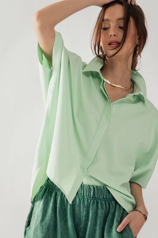 RELAXED FIT HIDDEN PLACKET SHORT SLEEVE SHIRT