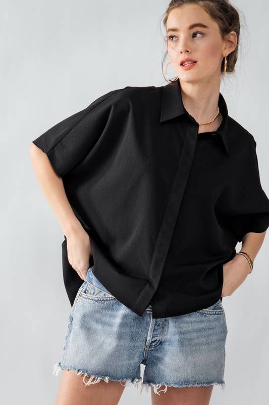 RELAXED FIT HIDDEN PLACKET SHORT SLEEVE SHIRT