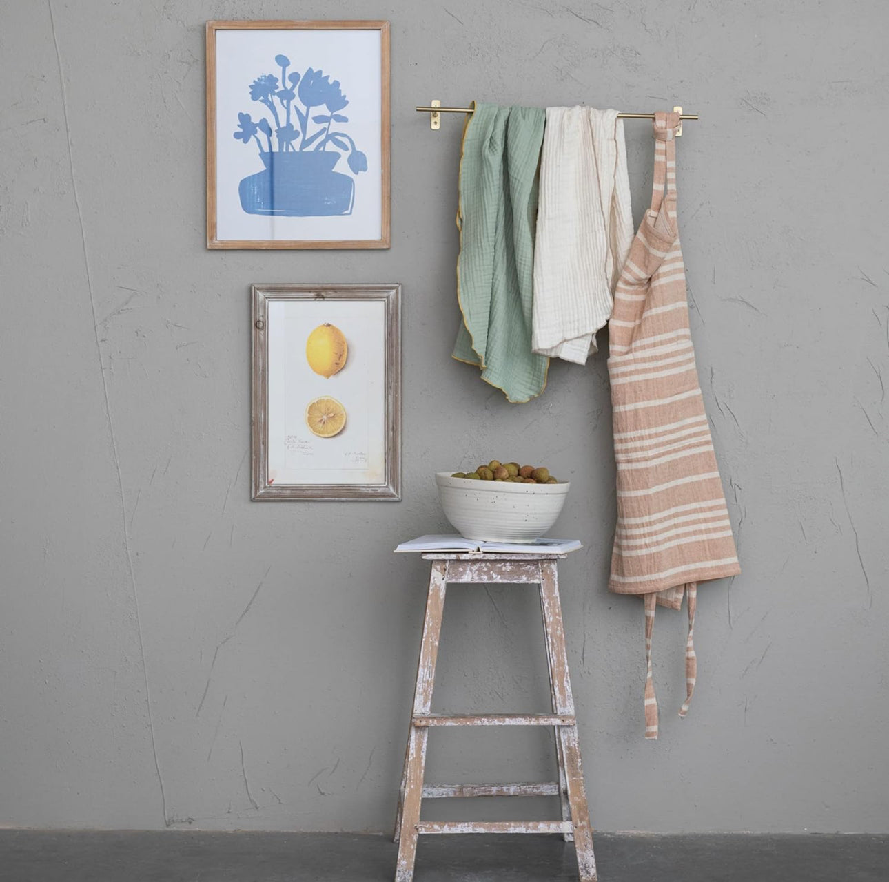 Metal Wall Rod 24” Brass Finish