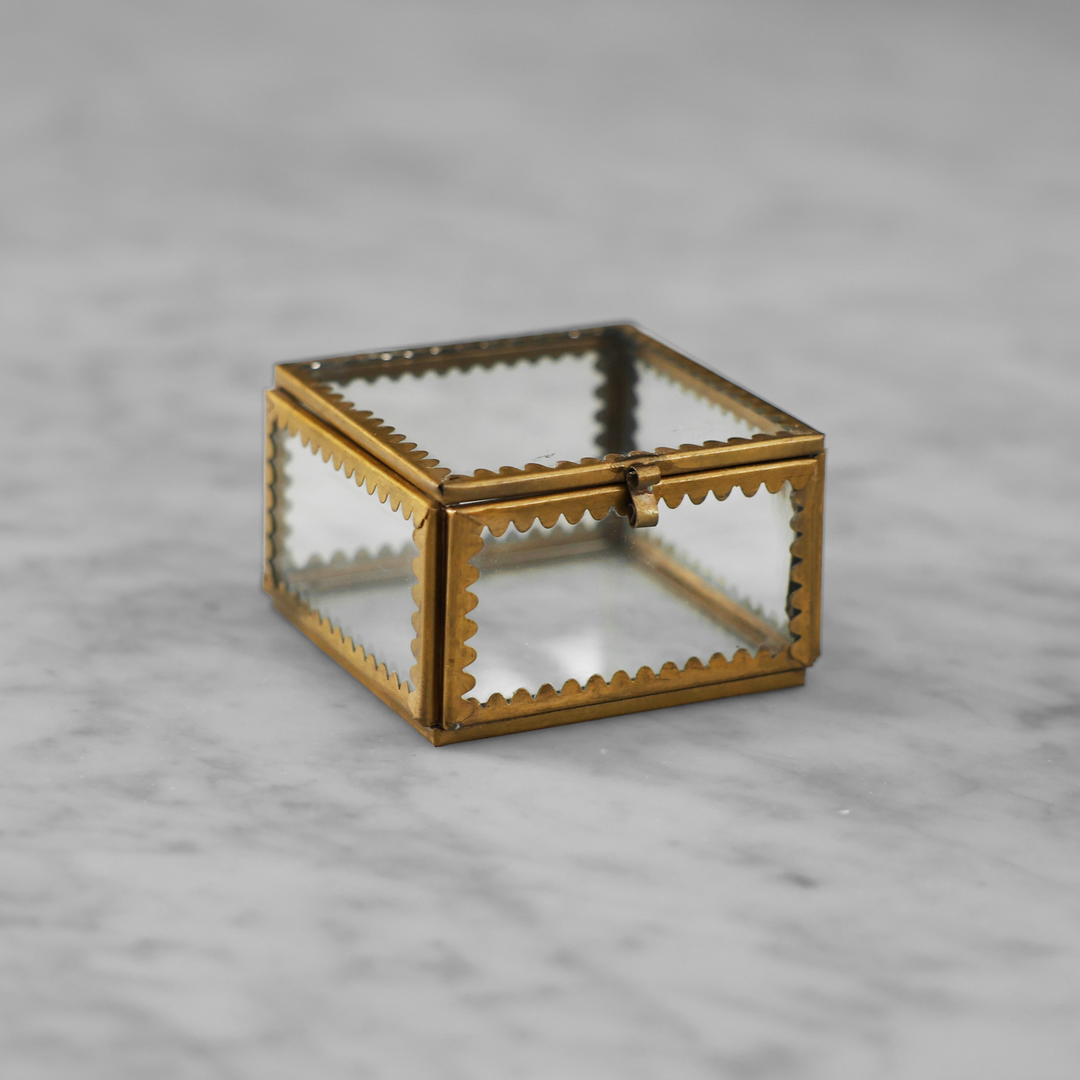 Small Scalloped Display Box