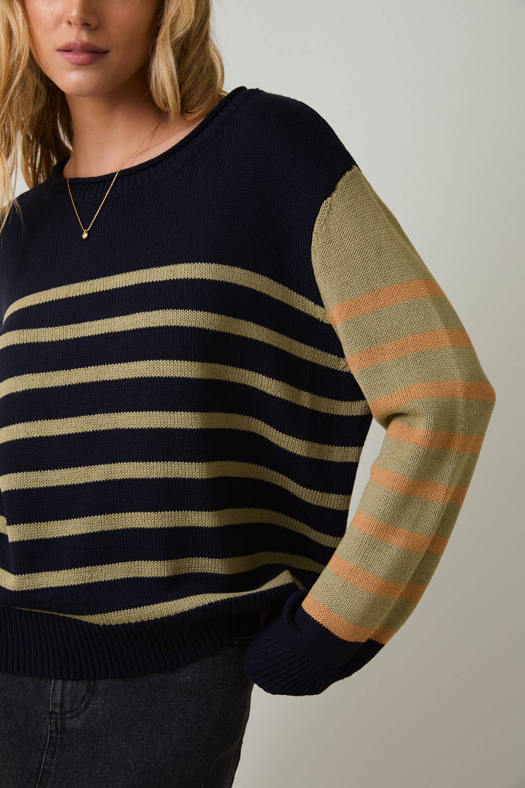 ROUND NECK LONG SLEEVE STRIPE LIGHT WEIGHT SWEATER