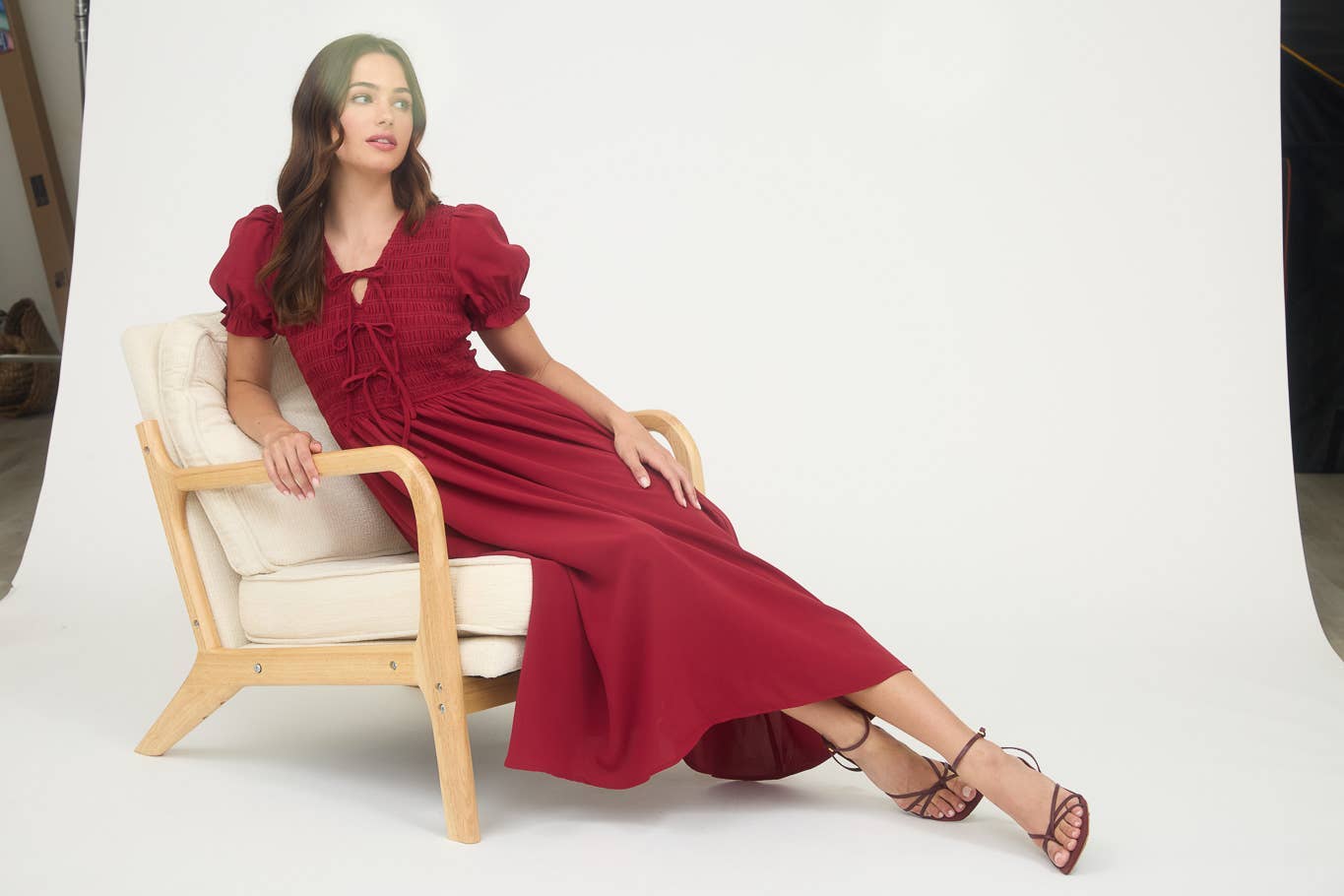 V NECK FRONT TIE SMOCKED PUFF SLEEVE MIDI DRESS