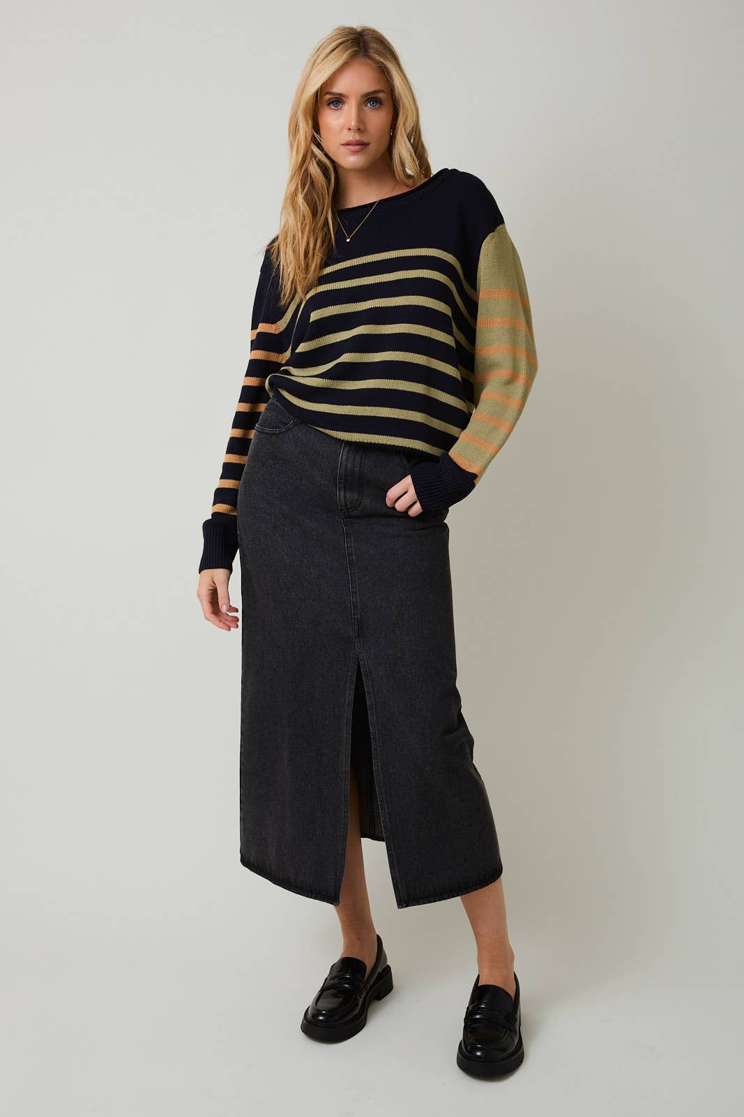 ROUND NECK LONG SLEEVE STRIPE LIGHT WEIGHT SWEATER