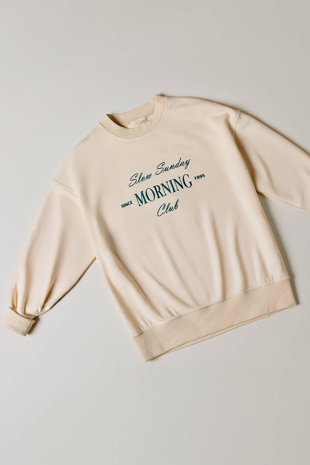 CREW NECK "SLOW SUNDAY MORNING CLUB" SWEATSHIRT