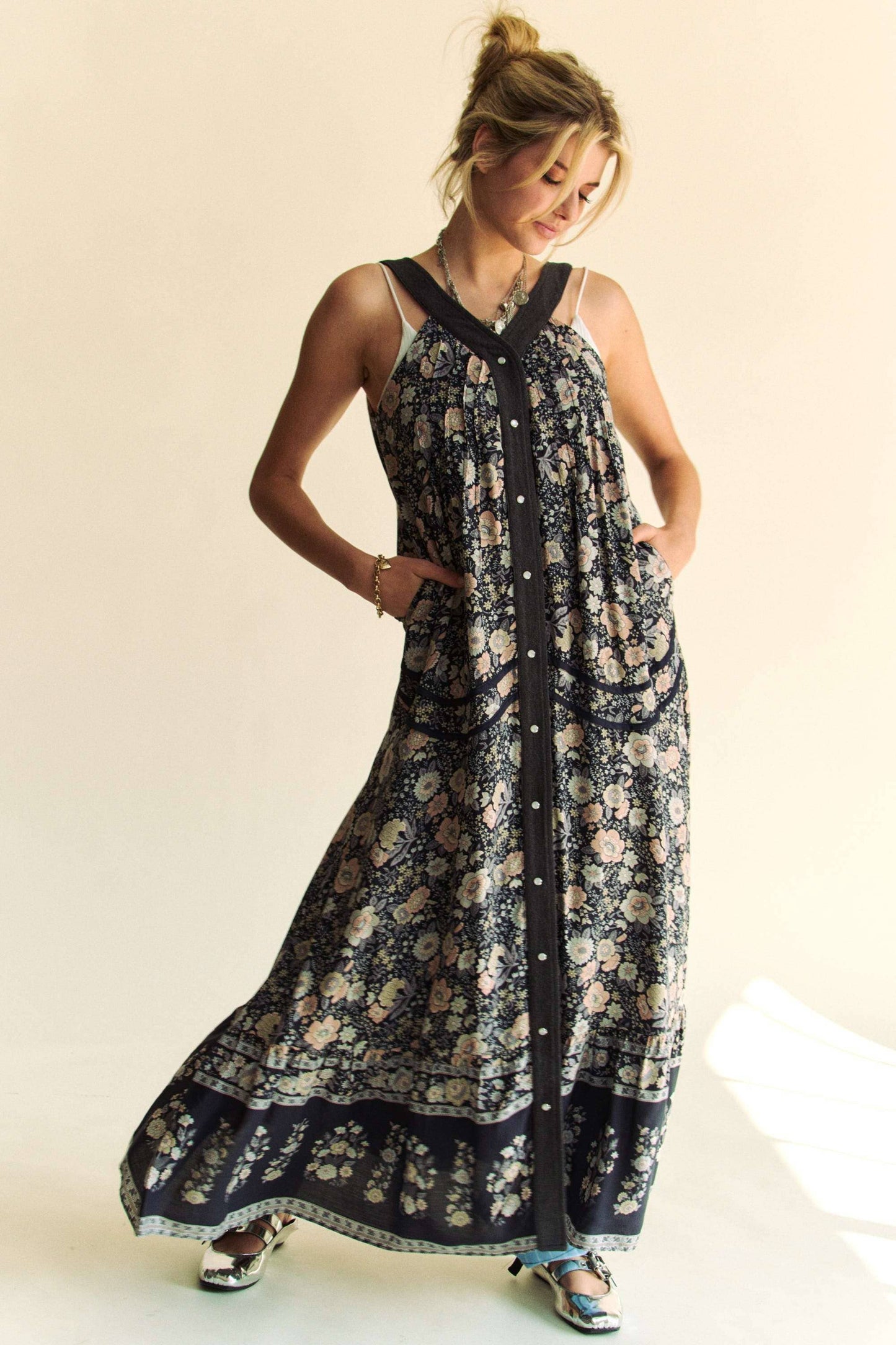 FLORAL BORDER PRINTED V NECK SLEEVELESS MAXI DRESS