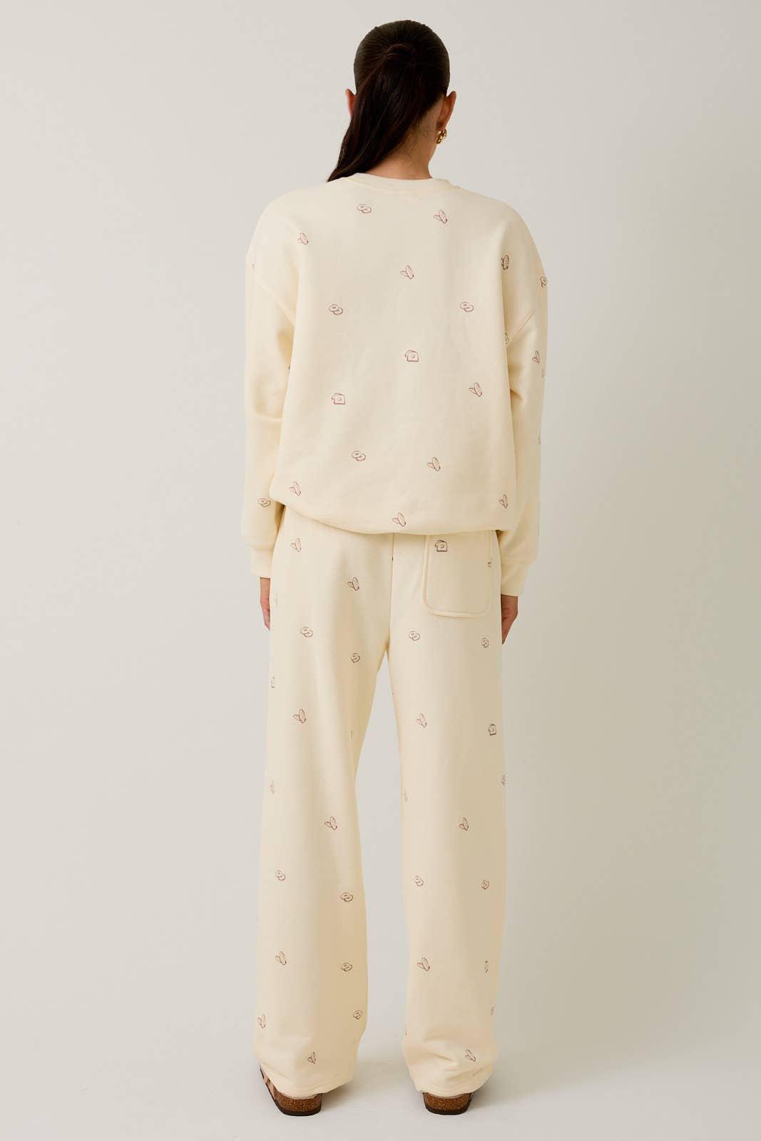 'BAKERY' GRAPHIC SWEATSHIRT AND SWEATPANTS