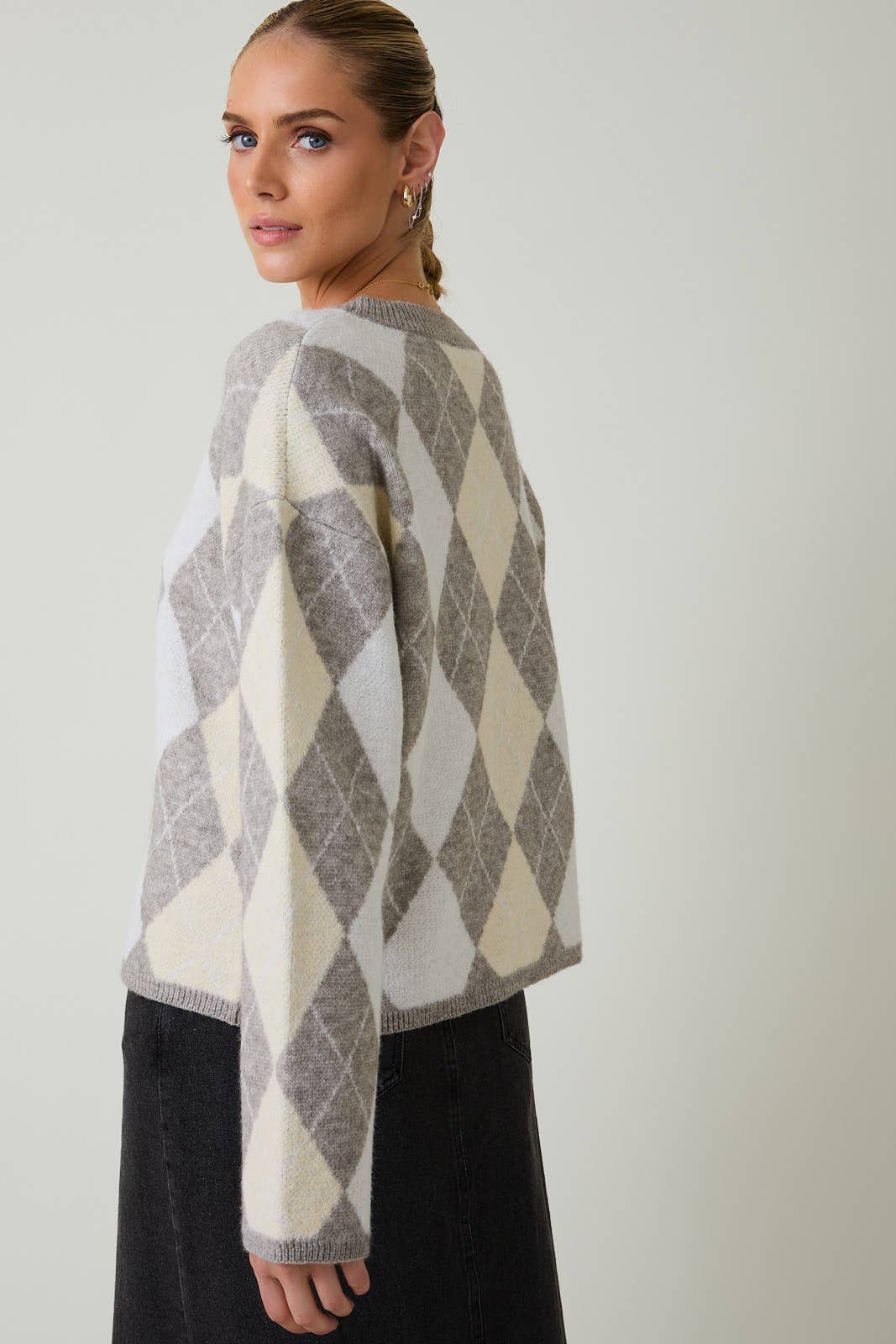 ROUND NECK ARGYLE PATTERN SWEATER