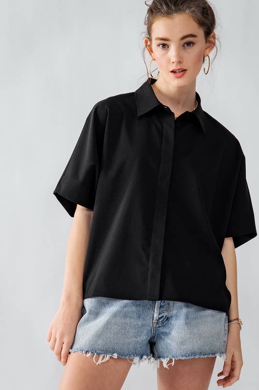 RELAXED FIT HIDDEN PLACKET SHORT SLEEVE SHIRT