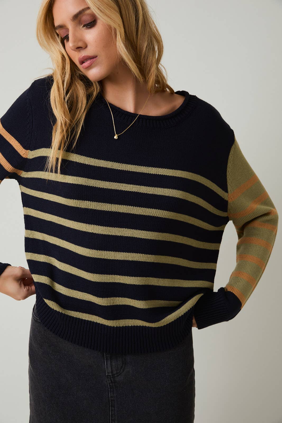 ROUND NECK LONG SLEEVE STRIPE LIGHT WEIGHT SWEATER