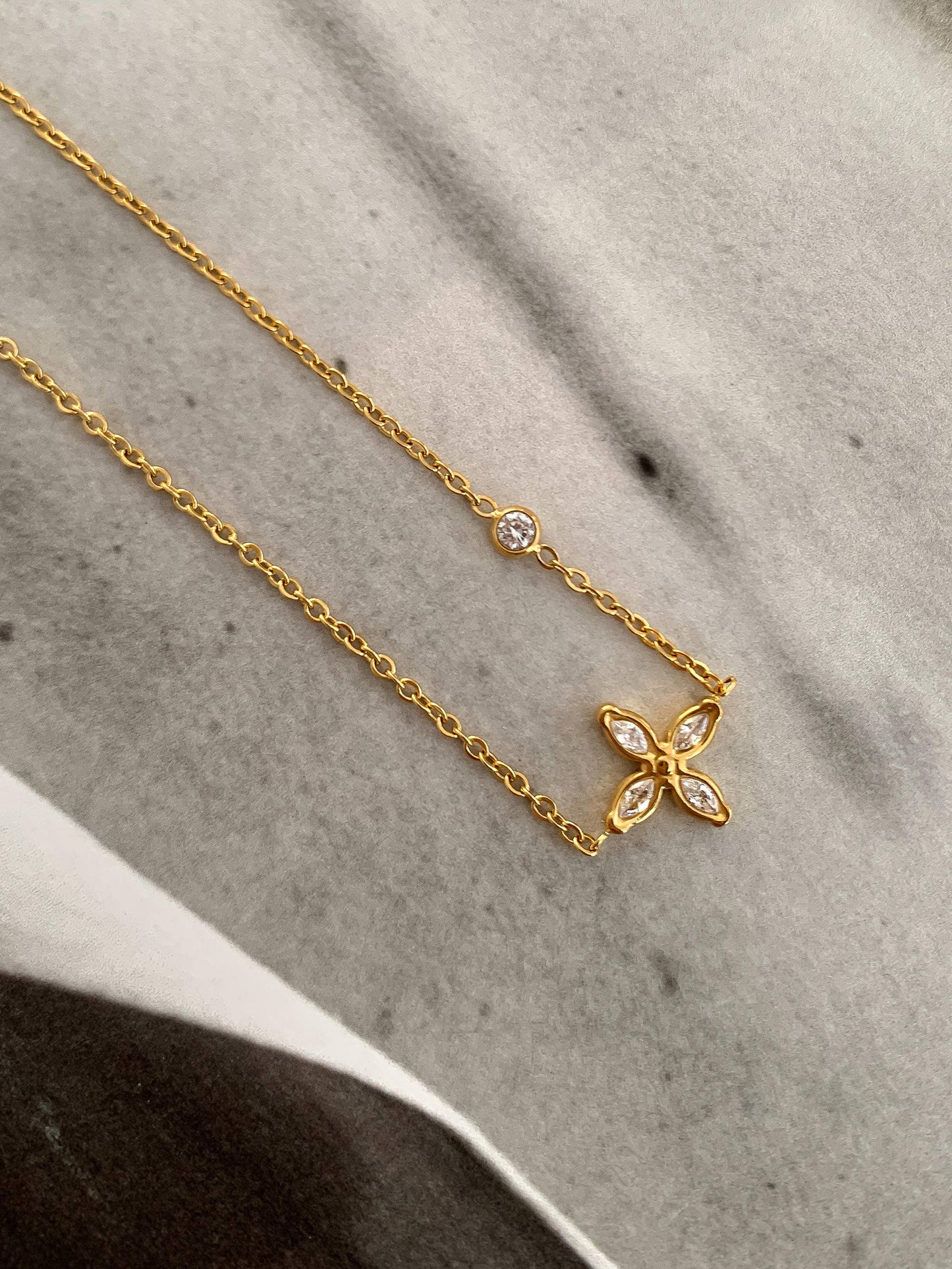 Clyra 18K Gold Non-Tarnish Dainty Flower Pendant Necklace