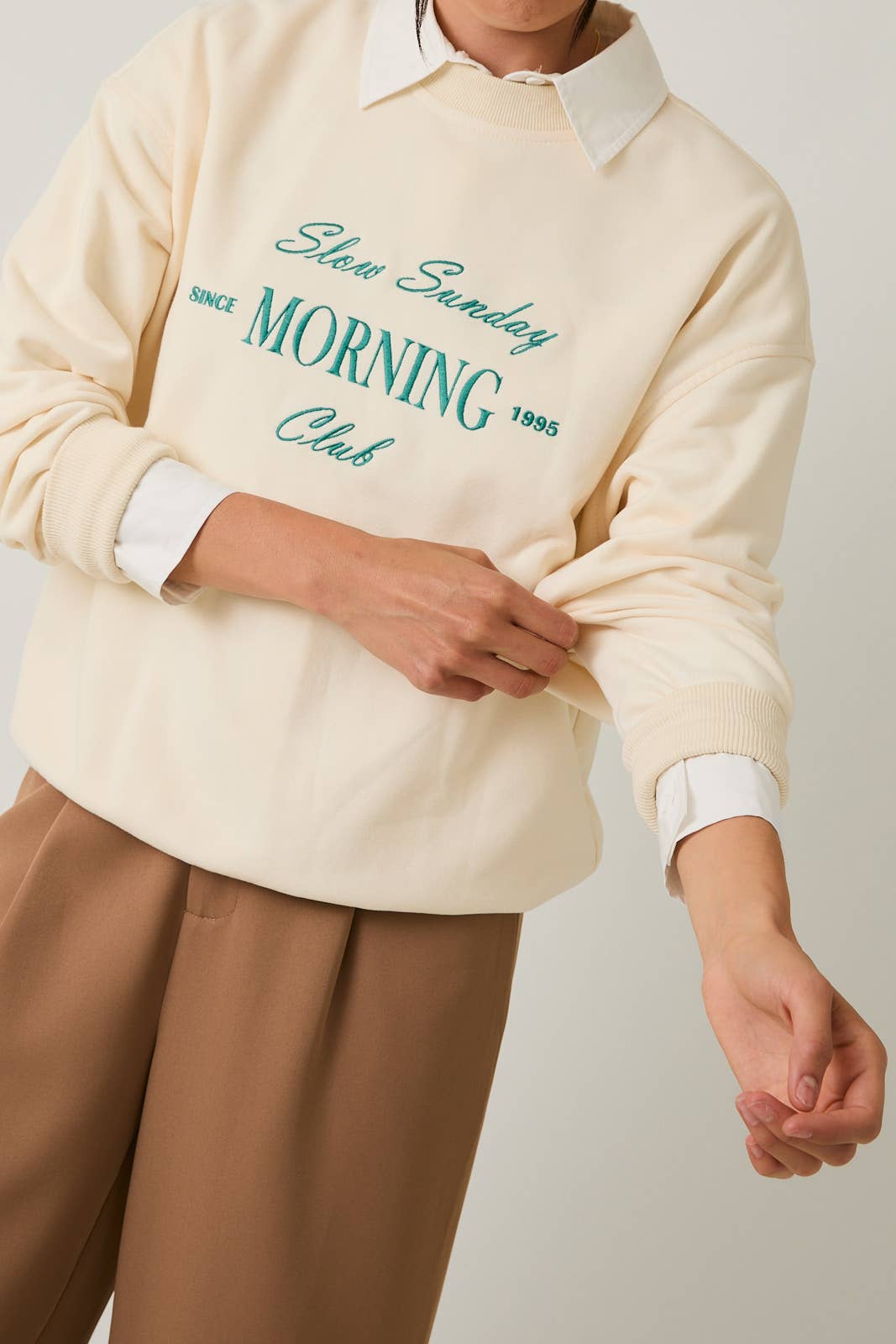 CREW NECK "SLOW SUNDAY MORNING CLUB" SWEATSHIRT