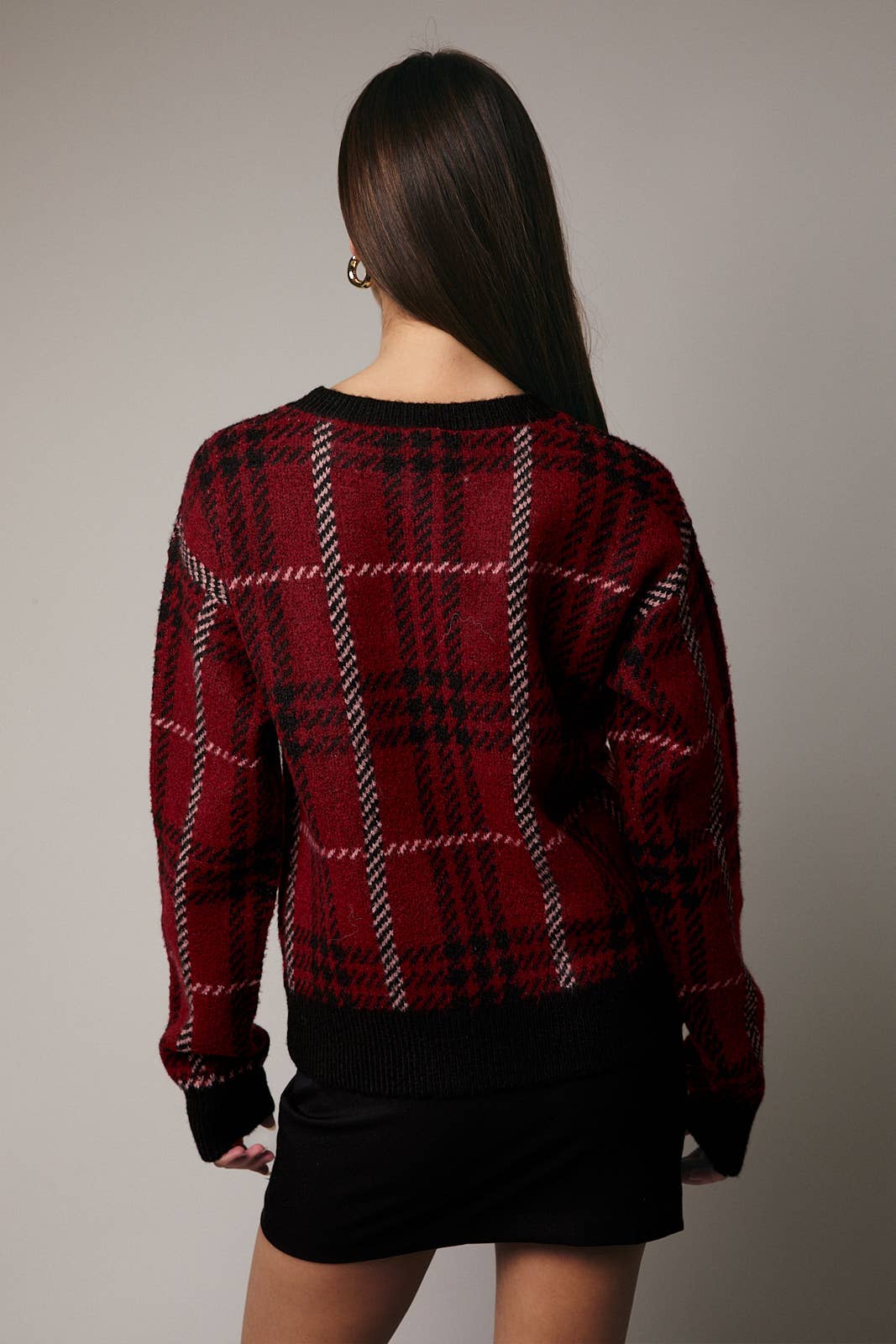ROUND NECK LONG SLEEVE PLAID SWEATER