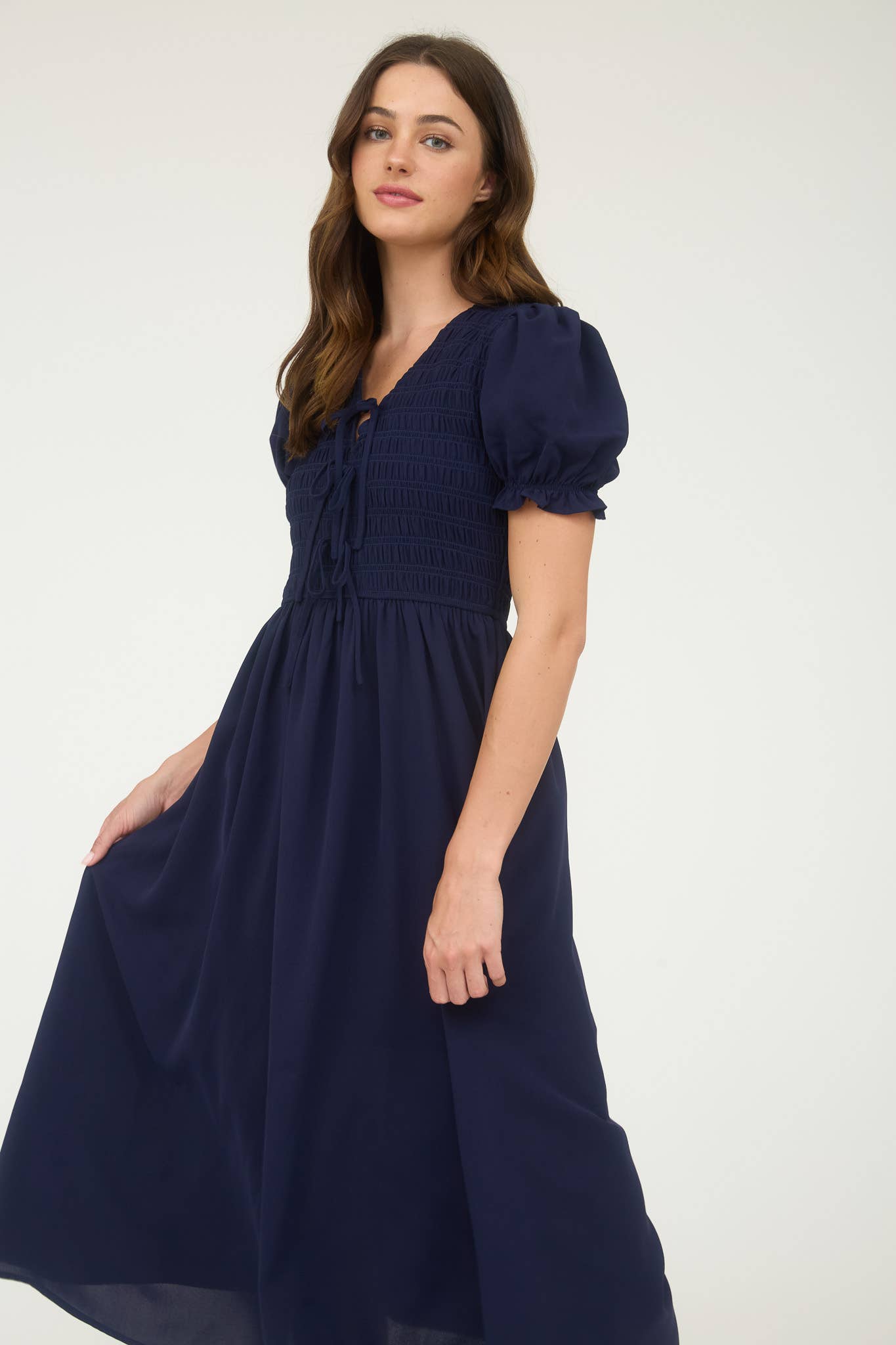 V NECK FRONT TIE SMOCKED PUFF SLEEVE MIDI DRESS